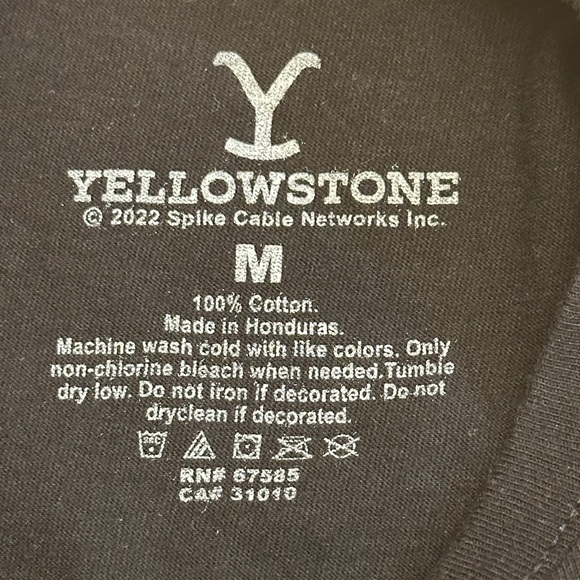 Yellowstone Dutton Ranch Black Women's Tee - Picture 2 of 9